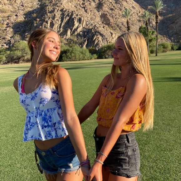 Meet your Posher, Lucia - Picture 1 of 1